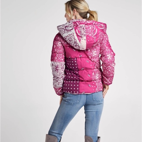 VENUS New! Rare Size M Puffy Coat Pink Paisley Color Block - Picture 3 of 3